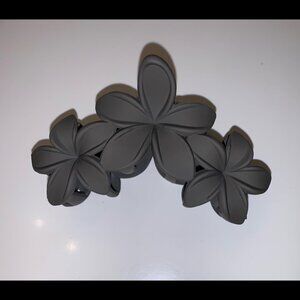 New 4PCS Hawaiian Plumeria Hair Clips, Large Matte Claw Clips for Women Beach